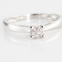 Anillo de Compromiso en Oro Blanco con Diamantes
