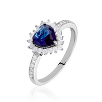 Anillo de Zafiro Azul en Corazón Rodeado de Diamantes en Oro Blanco

